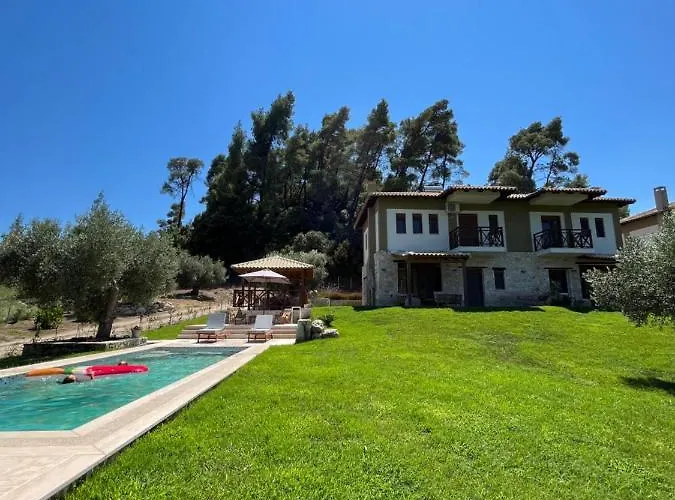 Paralia Homes Cheerful 2 Bedroom With Pool, Unit #1 Vila