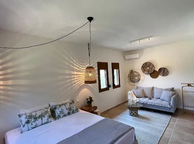 Paralia Homes Cheerful 2 Bedroom With Pool, Unit #1 Vila Kriopigi