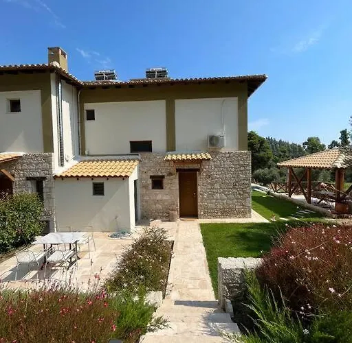 Paralia Homes Cheerful 2 Bedroom With Pool, Unit #1 Vila
