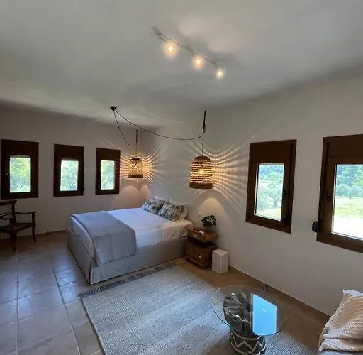 Paralia Homes Cheerful 2 Bedroom With Pool, Unit #1 *