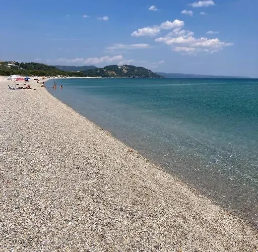 Paralia Homes Cheerful 2 Bedroom With Pool, Unit #1 Vila *