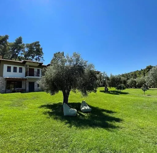 Paralia Homes Cheerful 2 Bedroom With Pool, Unit #1 Vila *