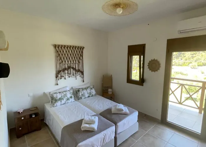 Paralia Homes Cheerful 2 Bedroom With Pool, Unit #1 Vila