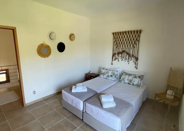 Paralia Homes Cheerful 2 Bedroom With Pool, Unit #1