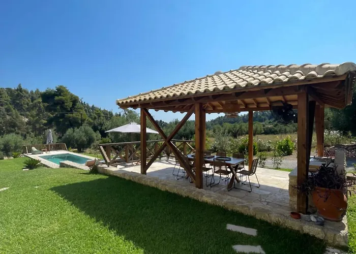 Paralia Homes Cheerful 2 Bedroom With Pool, Unit #1 Vila *