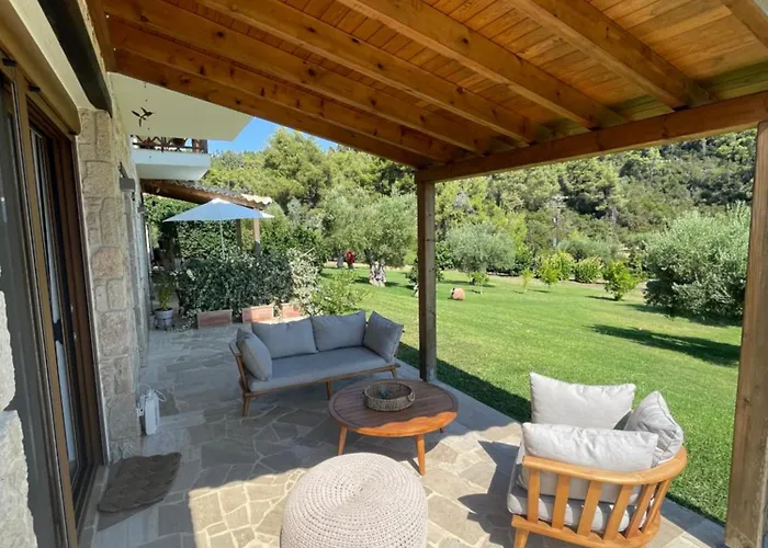 Paralia Homes Cheerful 2 Bedroom With Pool, Unit #1 Vila Kriopigi