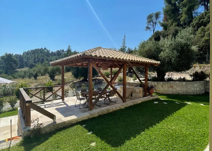 Paralia Homes Cheerful 2 Bedroom With Pool, Unit #1 Vila *