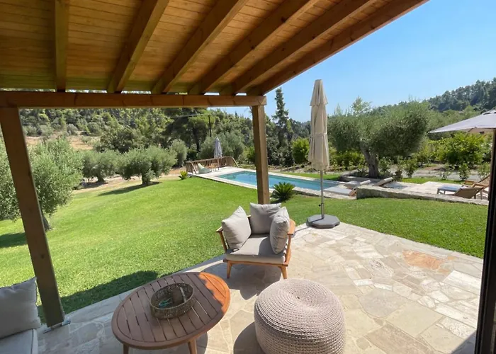 Paralia Homes Cheerful 2 Bedroom With Pool, Unit #1 Vila