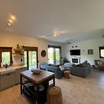 Villa Paralia Homes Cheerful 2 Bedroom With Pool, Unit #1 *