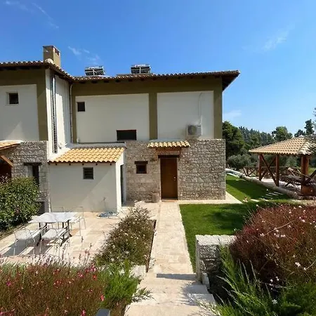 Paralia Homes Cheerful 2 Bedroom With Pool, Unit #1 ヴィラ