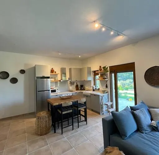 Paralia Homes Cheerful 2 Bedroom With Pool, Unit #1 Villa Kriopijí
