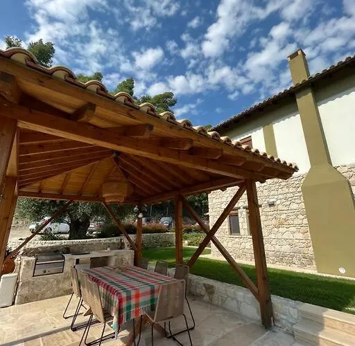 Paralia Homes Cheerful 2 Bedroom With Pool, Unit #1 וילה *