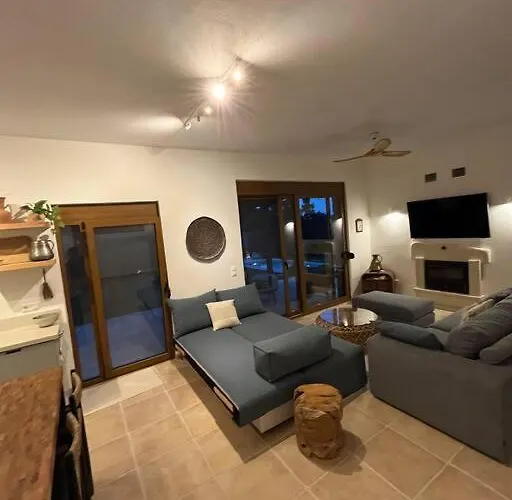 Paralia Homes Cheerful 2 Bedroom With Pool, Unit #1 Villa Kriopijí