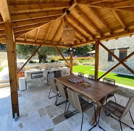 Villa Paralia Homes Cheerful 2 Bedroom With Pool, Unit #1 Kriopijí