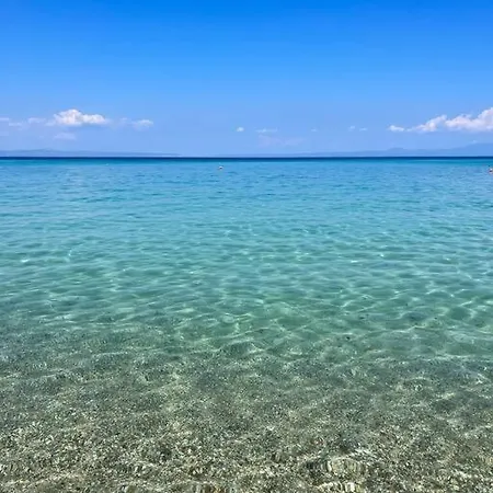 Paralia Homes Cheerful 2 Bedroom With Pool, Unit #1 * Kriopigi