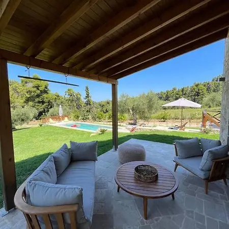Paralia Homes Cheerful 2 Bedroom With Pool, Unit #1 * Kriopigi