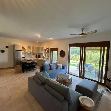 Villa Paralia Homes Cheerful 2 Bedroom With Pool, Unit #1 Kriopigi