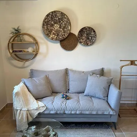 Villa Paralia Homes Cheerful 2 Bedroom With Pool, Unit #1 *