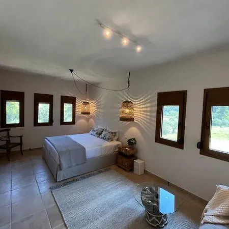 Paralia Homes Cheerful 2 Bedroom With Pool, Unit #1 *
