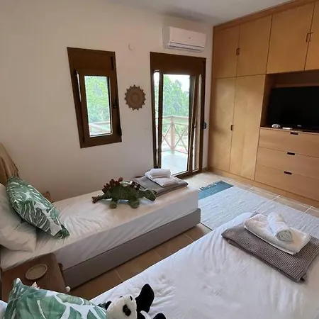 Paralia Homes Cheerful 2 Bedroom With Pool, Unit #1 فيلة *