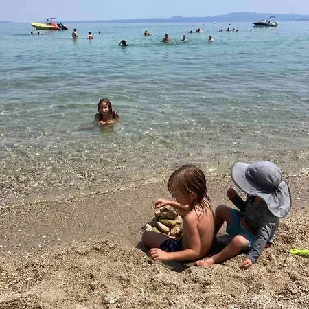 Paralia Homes Cheerful 2 Bedroom With Pool, Unit #1 Kriopigi