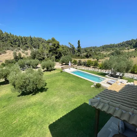 Paralia Homes Cheerful 2 Bedroom With Pool, Unit #1