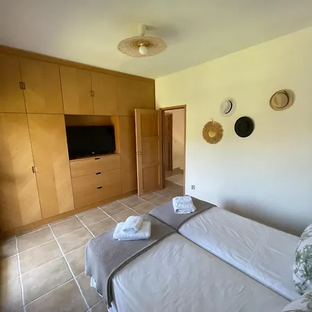 Paralia Homes Cheerful 2 Bedroom With Pool, Unit #1 Villa *