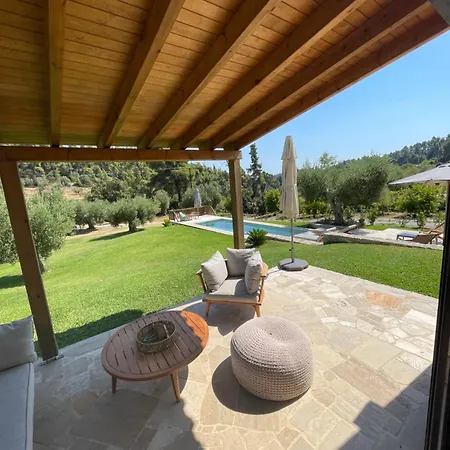 Paralia Homes Cheerful 2 Bedroom With Pool, Unit #1 Villa